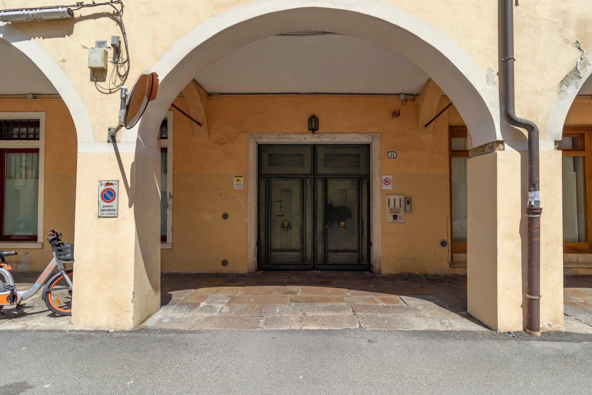 Casa Charleston In Palazzo Nobiliare Al Duomo Pádua Exterior foto