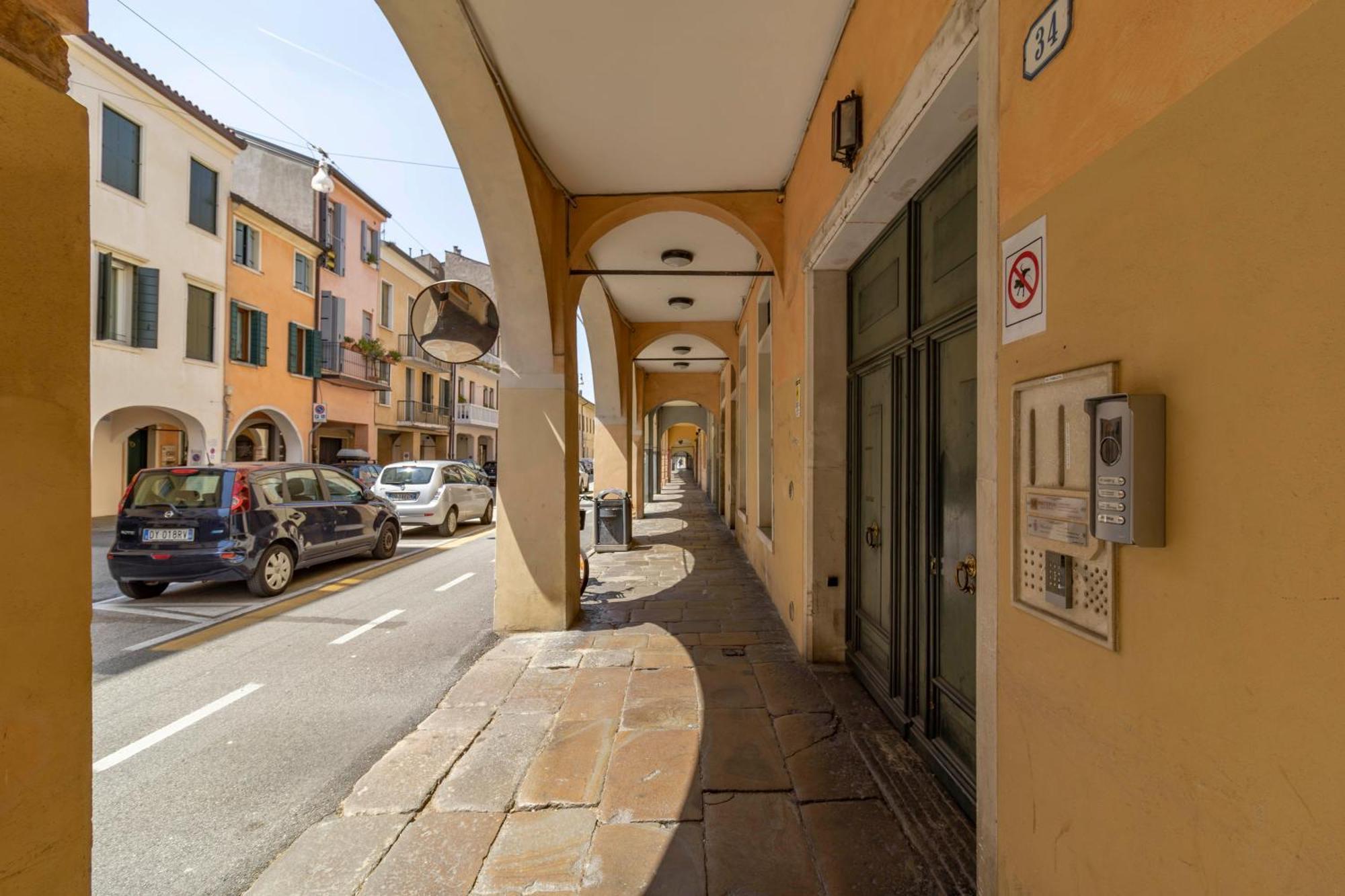 Casa Charleston In Palazzo Nobiliare Al Duomo Pádua Exterior foto
